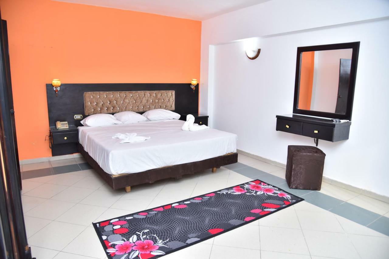 Royal Pyramids Hotel Kairo Bagian luar foto